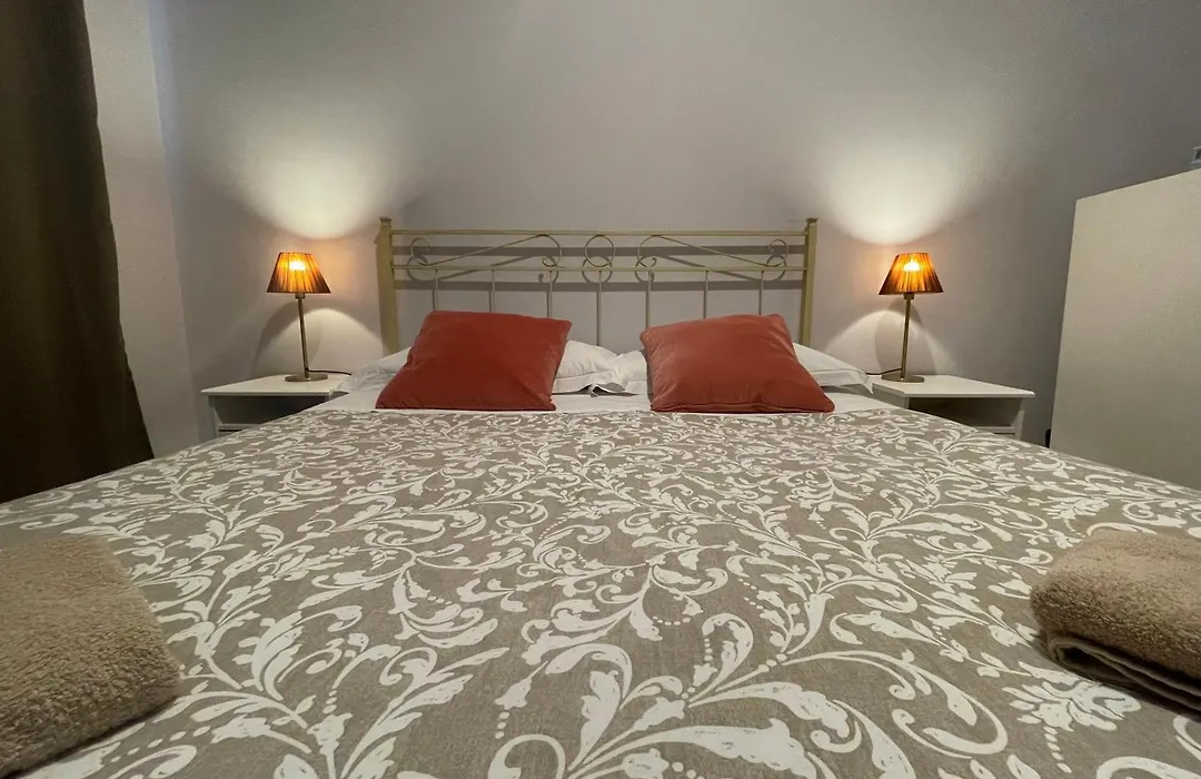 Paradise Suites - Brignole Station - Best Price Rooms - Always Open-1