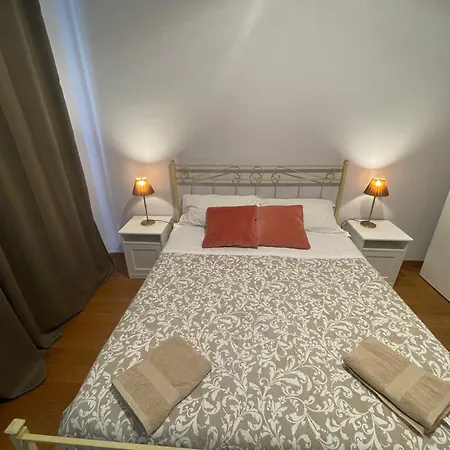 Paradise Suites - Brignole Station - Best Price Rooms - Always Open-3